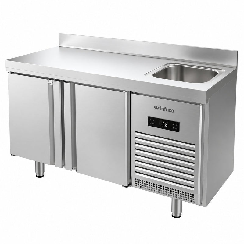 Mesa refrigerada con fregadero Infrico BMPPF 1500 II sobre fondo blanco