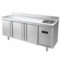 Mesa refrigerada con fregadero Infrico BMPPF 2000 II sobre fondo blanco